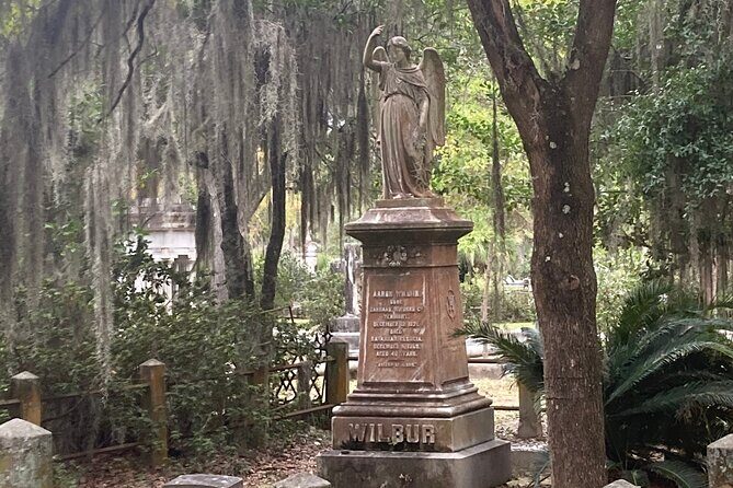 1-Hour Bonaventure Cemetery Golf Cart Guided Tour in Savannah - Who this tour suits best