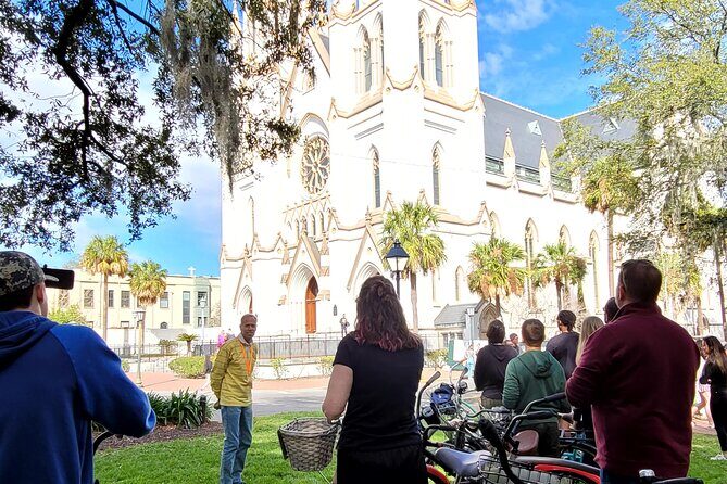 2-Hour Explore Savannah Bike Tour - Monterey Square and the “Midnight” story