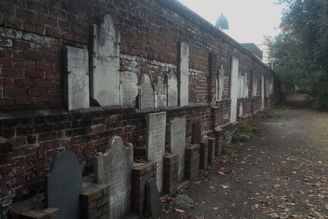 8pm Voices of the Dead Tour - 8pm Meeting at Telfair Square: Easy Start, Nighttime Pace