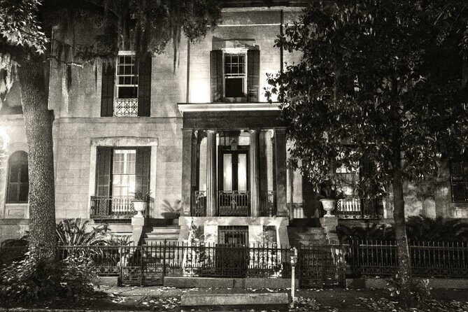 90 minute Original Haunted Savannah Tour | 8pm - The haunting stories: evidence framing, visuals, and guide personality