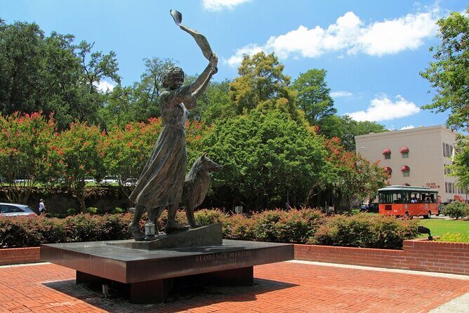 Astounding Scavenger Hunt: Historic Savannah Adventure - Riverfront Plaza finish: wrap up with a waterfront payoff