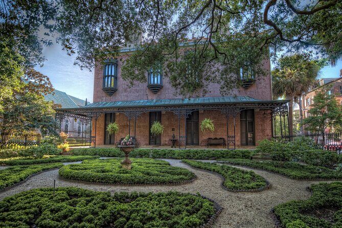 Battles & Brews Pub Crawl in Savannah - Stop 3: Johnson Square’s High-Stakes Debates