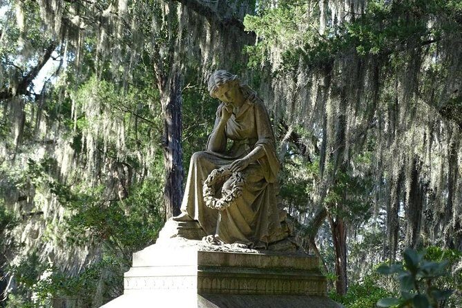 Bonaventure Cemetery Walking Tour with Transportation - Why Bonaventure works best with a guide