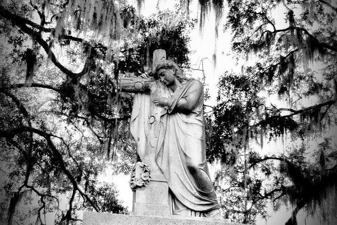 Bonaventure Cemetery Walking Tour with Transportation - Entering the historic section of Bonaventure Cemetery