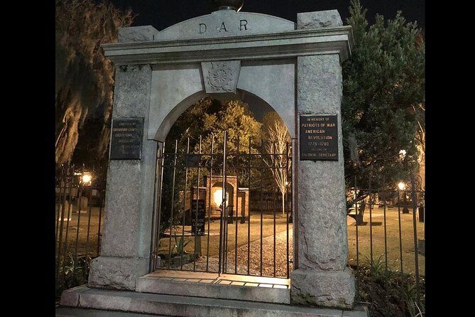 Creepy Crawl Night-Time Haunted Pub Walking Tour of Savannah's Historic District - Drink strategy: buy what you want, when you want