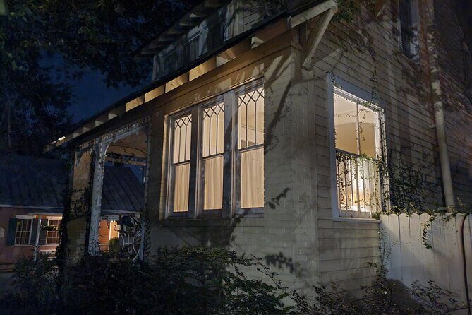 Doctor Buzzard's Goodtime Ghost Tour - Colonial Park Cemetery: hangings, yellow fever, and the Man in Blue