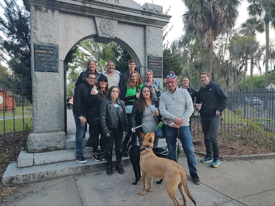 Fraidy Cat Ghost Tour - Family Fun in Haunted Savannah - Meeting at Columbia Square: easy start, clear endpoint