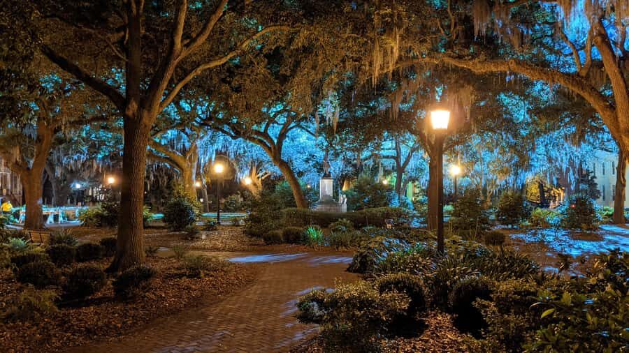 Fraidy Cat Ghost Tour - Family Fun in Haunted Savannah - Ghost photos and paranormal encounters: how to handle expectations
