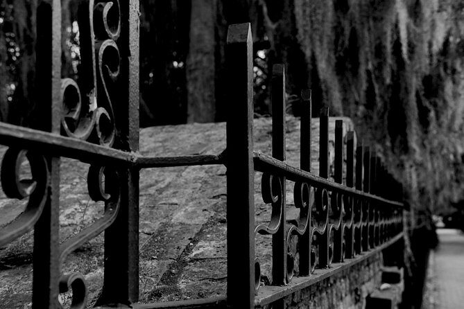 Genteel and Bard's Savannah Dark History and Ghost Encounter Walking Tour - A 2-hour outdoor ghost walk with headset audio