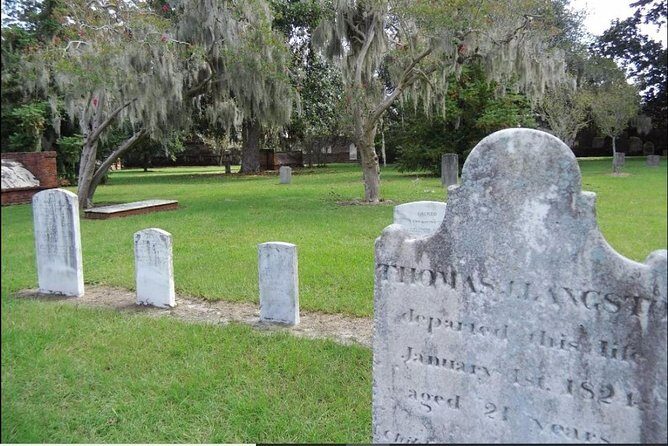 Haunted Savannah Paranormal Ghost Tour - The walk itself: how the night stroll leads you to Wright Square