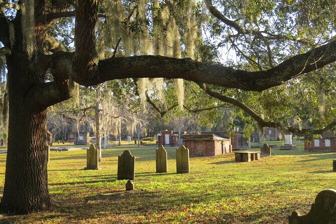Haunted Savannah Self-Guided Walking Audio Tour - Stop 2: Reynolds Square and the Pulaski Hotel legend of little Gracie