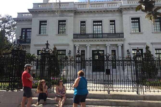 Heart of Savannah History Walking Tour - 2hr - Chippewa Square and the Forrest Gump Sit Spot