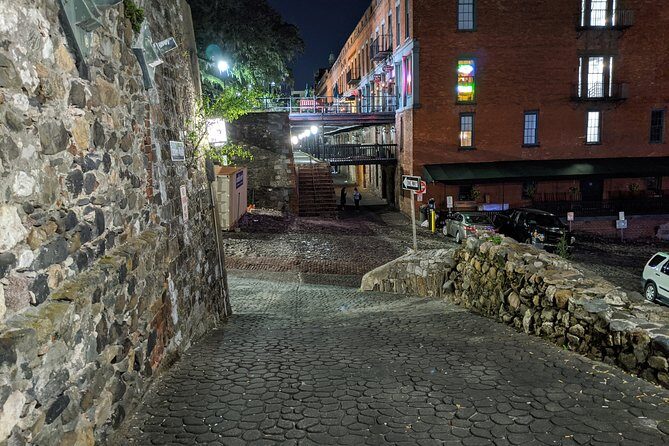 Hell Cat Ghost Tour - Savannah's Haunts and Horror - What the guides really do: Megan, Sarah, and Lance’s story style