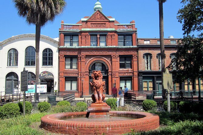 Historic Savannah Guided Walking Tour - Historic Homes, Generals, and the 1860s-Era Buildings