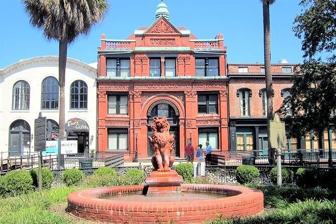 Historic Savannah Guided Walking Tour - Forsyth Park, River Street, and the Girl Scout Headquarters Stop