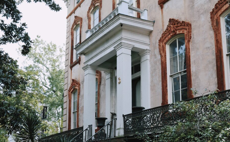 History of Savannah Walking Tour - Jones Street and the Mercer-Williams stop