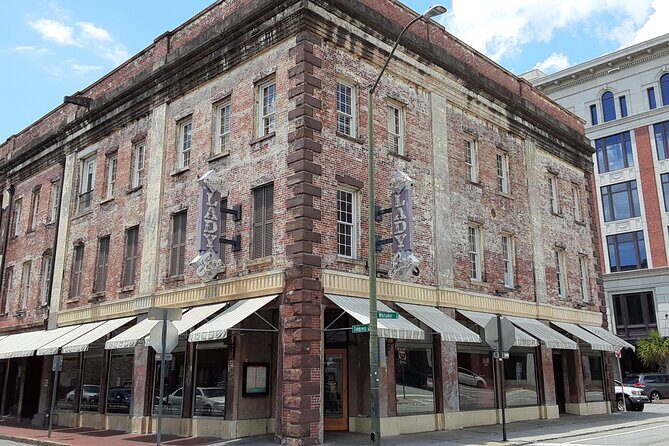 Johnson Square to Independent Presbyterian: A Self-Guided Audio Tour of Savannah - Timing and route length: plan for about 1.5–2 hours on foot
