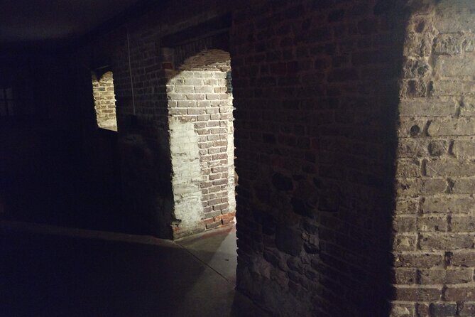 Late Night Savannah Haunted Pub Crawl - Finding your guide: Raven, Spooky Steve, and a simple meeting plan