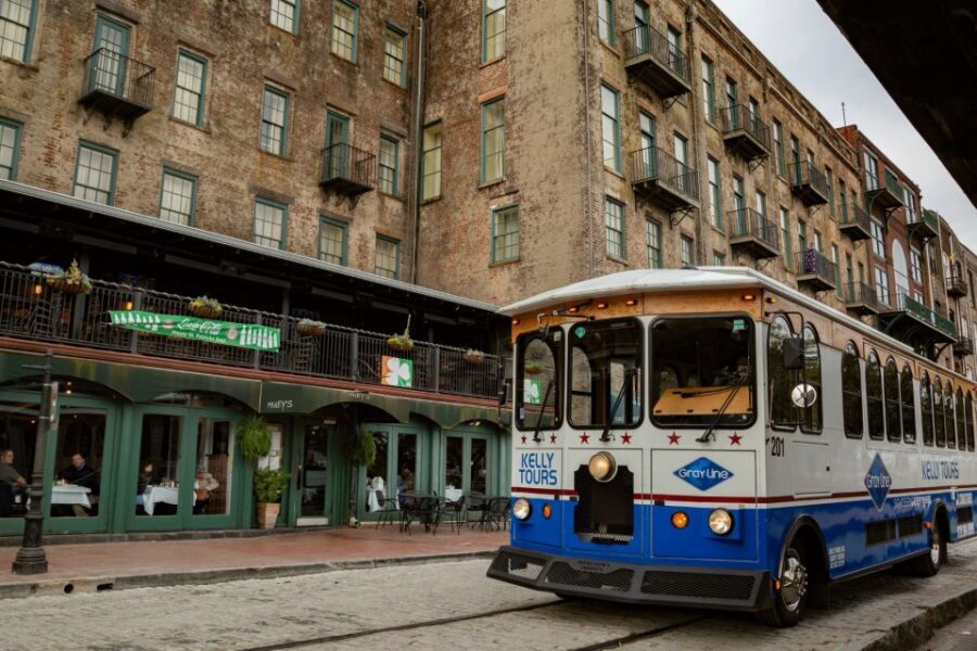 Savannah: 1.5-Hour Guided Trolley Tour with Shuttle Service - The 90-Minute Trolley Ride: Squares, Parks, and Architecture in Motion