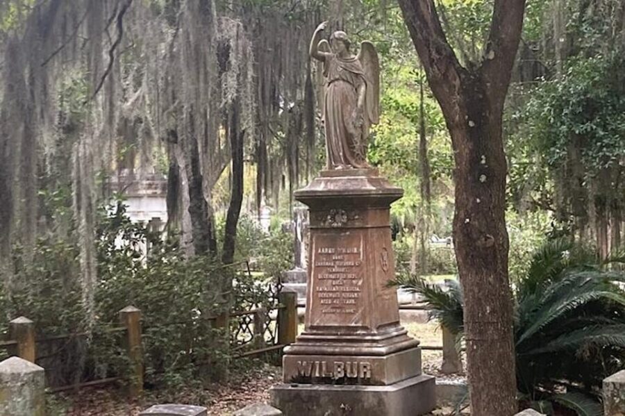 Savannah: Bonaventure Cemetery Golf Cart Guided Tour - The Garden Details: Trees, Flowers, and Seasonal Mood