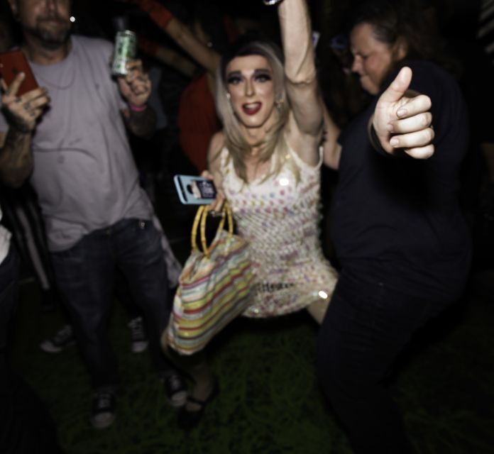 Savannah: Drag Queen Guided Pub Crawl with Sing-a-Longs - The Night Moves on Foot: How the Walking Fits the Show
