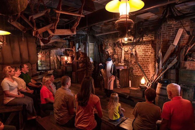 Savannah Ghosts & Gravestones Trolley Tour - The guides and the volume: why delivery matters