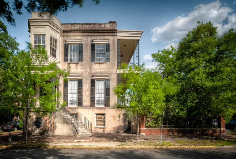 Savannah: Grave Tales Walking Tour - Haunted stories tied to true historic events