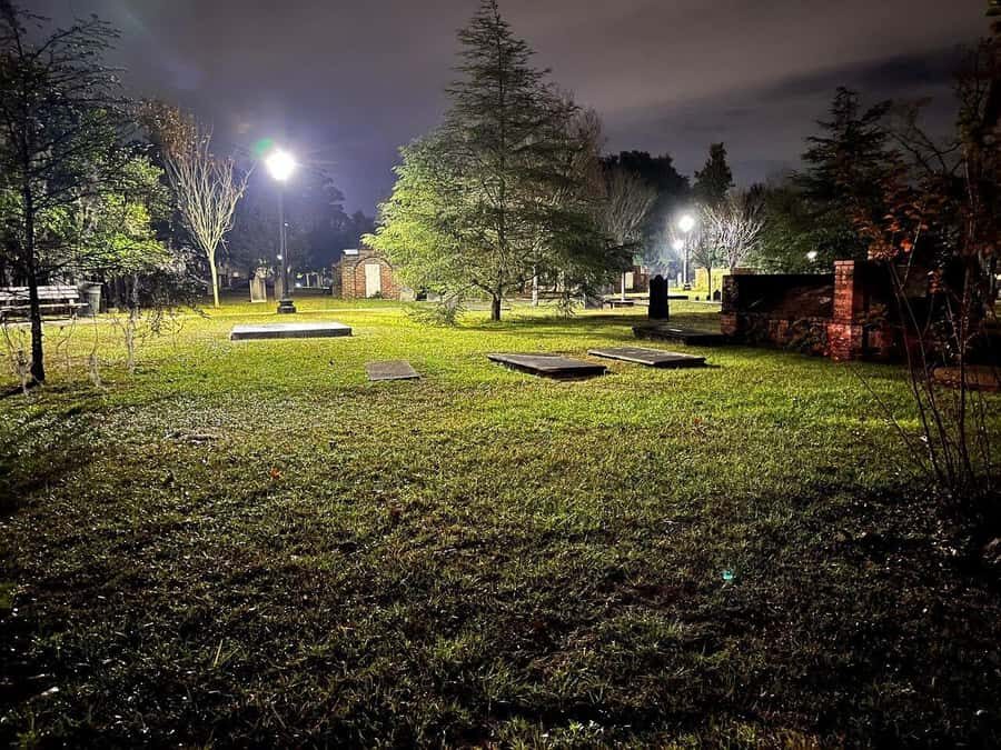 Savannah: Grave Tales Walking Tour - Revolutionary War battlefield stop: when the scares meet real conflict