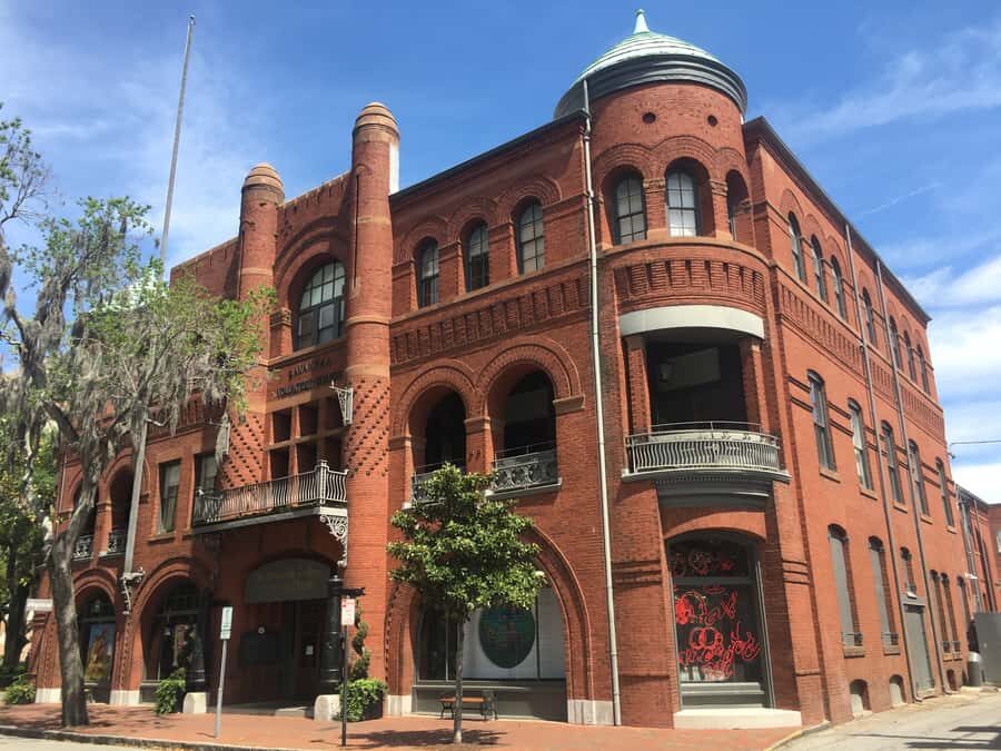 Savannah: Highlights Off the Beaten Path Guided Walking Tour - Lafayette Square and the Girl Scouts origins