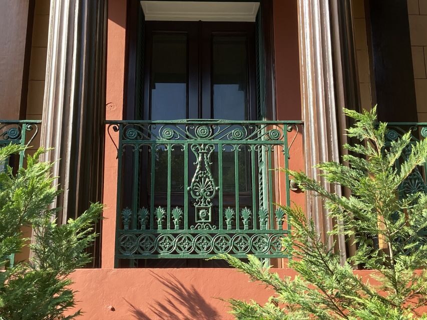 Savannah: Historic District Overview on Foot - Telfair Academy to City Market: Savannah’s Stories Start in the Details