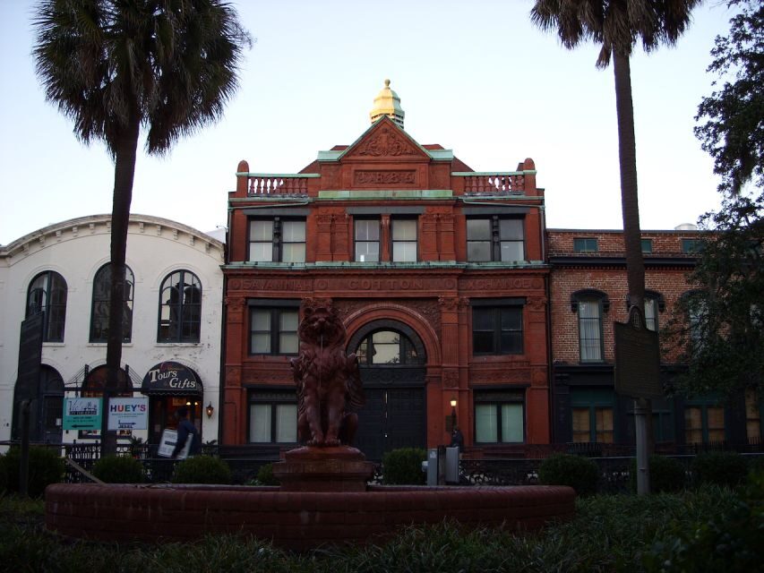 Savannah: Historic District Overview on Foot - Church Stops and Squares: How the City’s Power Shows Up in Plain Sight