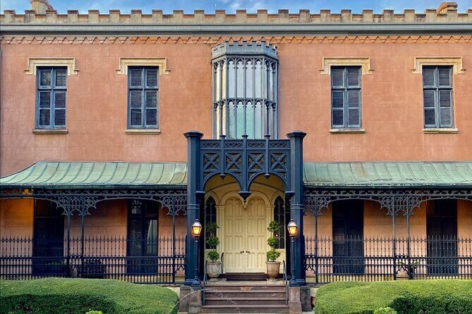 Savannah Historic District Tour by The Wandering Historians - Chippewa Square and the Savannah Theater area: Colonial to Victorian in one breath
