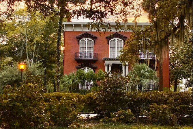 Savannah Historic District Tour by The Wandering Historians - Johnson Square: where Savannah’s founding shows up in plain sight