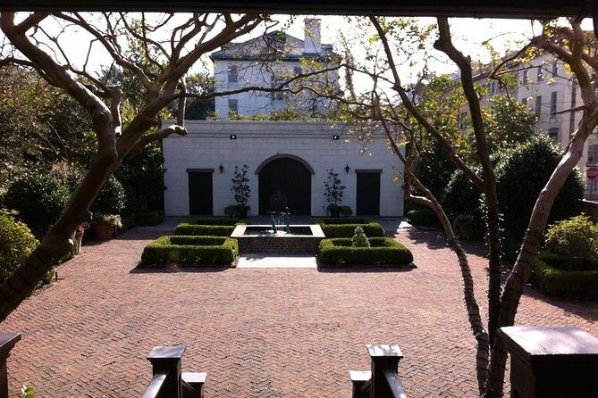 Savannah Historic District Walking Tour - The square-by-square walk: what you’ll see and why it matters