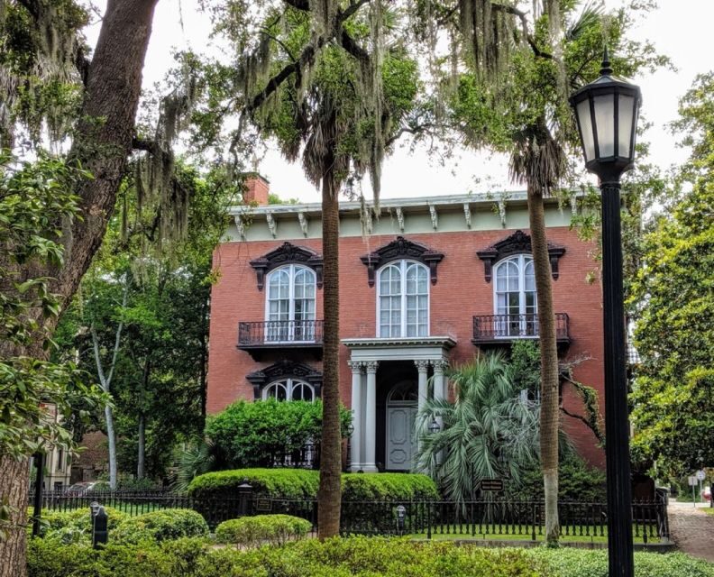 Savannah: Historic Districts & Bonaventure Private Tour - Historic District Drive: 22 Squares Under Live Oaks