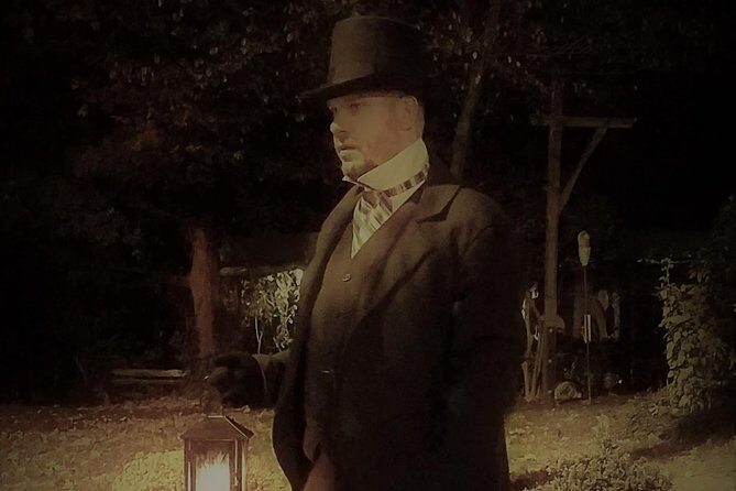 Savannah History and Haunts Candlelit Ghost Walking Tour - What you actually hear: war, executions, murders, and haunt lore