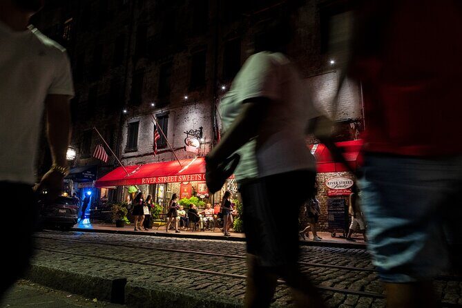 Savannah Midnight in the Garden Pub Crawl - How the guide shapes the whole experience