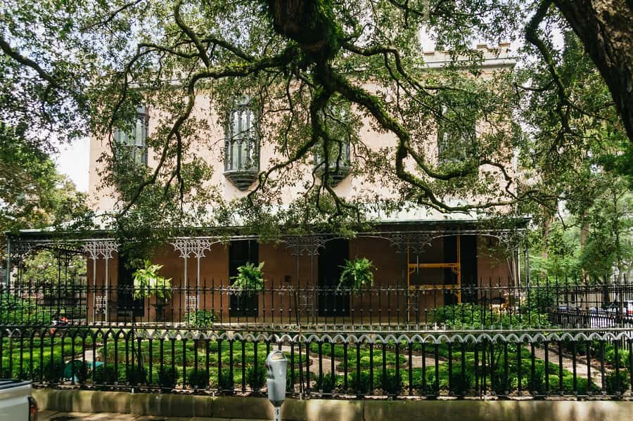 Savannah: Old Savannah Tours Historic Overview - The big sights: mansions, squares, and oak shade from the trolley