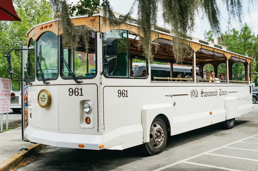 Savannah: Old Savannah Tours Historic Overview - How the open-air trolley handles cobblestones and tight streets