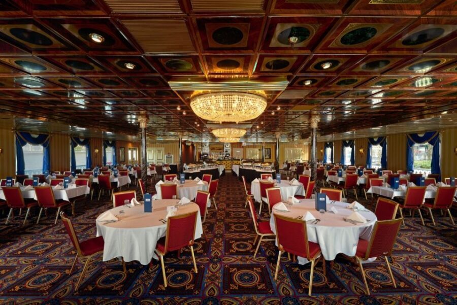 Savannah: Sightseeing Lunch Cruise - The lunch buffet: Southern comfort that does not taste like a compromise