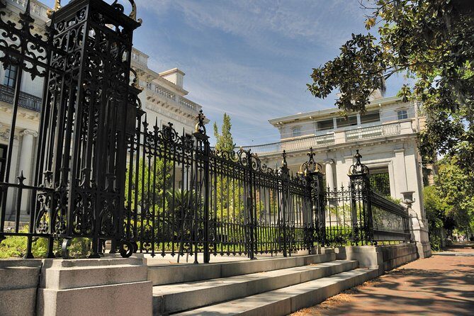 Savannah Stroll: Guided Sightseeing & History Walking Tour of Savannah - Pacing, Group Size, and Comfort on the Streets