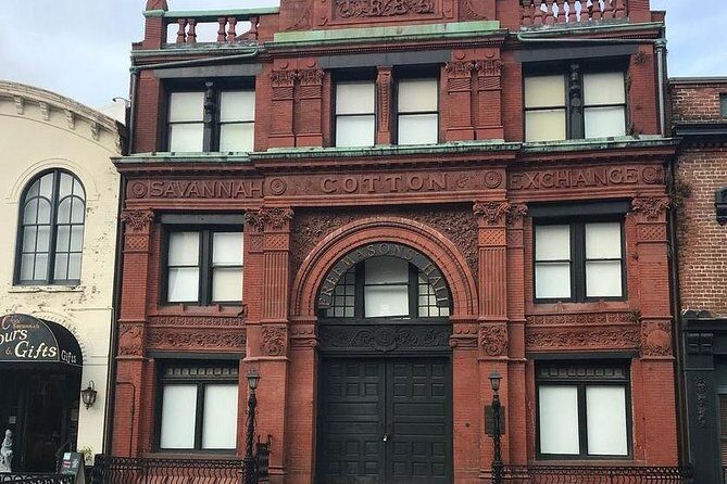 Savannah Stroll: Guided Sightseeing & History Walking Tour of Savannah - Meet Your Guide: The Difference a Good Narrator Makes