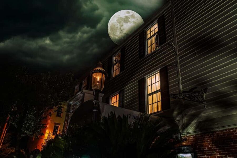 Savannah: Terrors, Ghosts, and Ghouls Walking Tour - The 1–1.5 hour format and what it means for your day