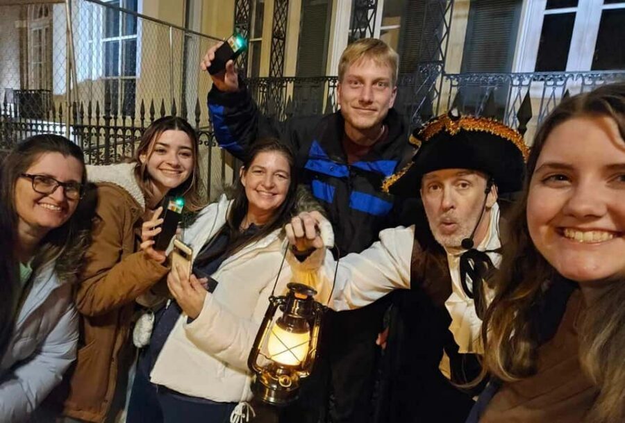 Savannah: Terrors, Ghosts, and Ghouls Walking Tour - Meeting at Oglethorpe Square: find the lantern fast