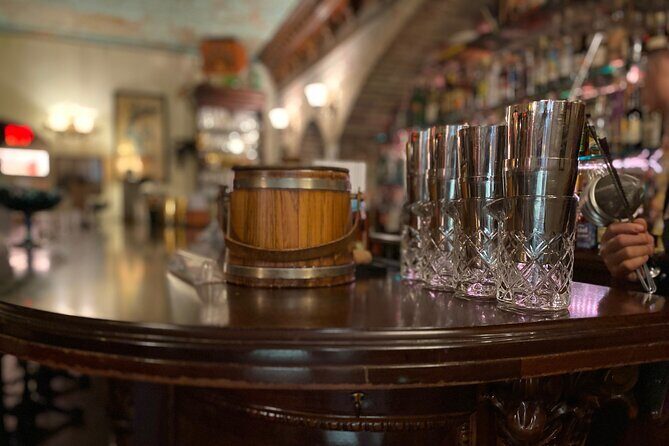 Savannah Walktails & Bar Bites Guided Happy Hour Tour - Guides and group vibe: why personalities matter on a walkabout