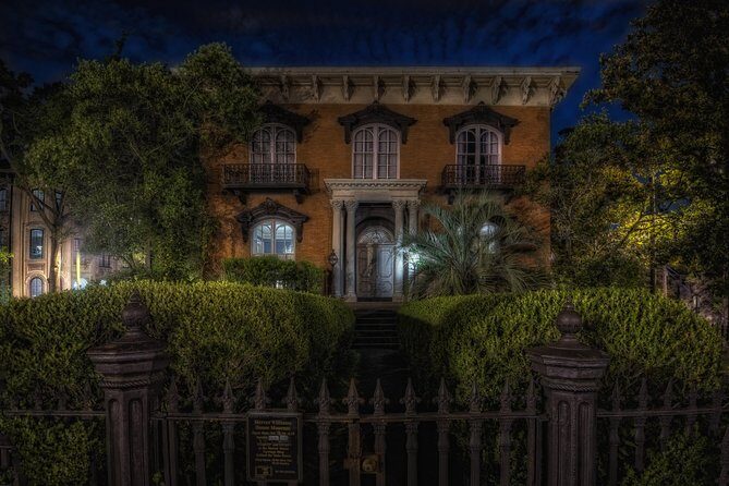 Savannah's Ghost City "Dead of Night" Walking Night Tour - Colonial Park Cemetery: Old Graves, Civil War Damage, and Tomo-Chi-Chi