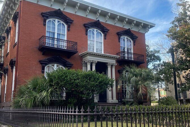 Savannah’s Historical District: A Self-Guided Audio Tour - Independent Presbyterian Church: notice what the audio makes you see