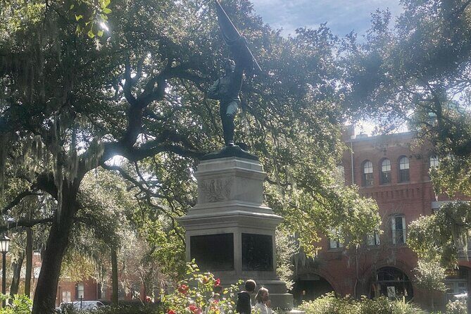 Savannah’s Historical District: A Self-Guided Audio Tour - Forrest Gump bench filming location: Savannah with a pop-culture twist