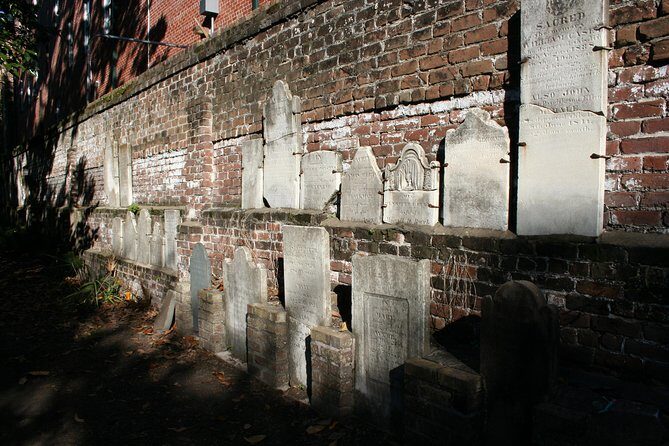 Savannah's Local Lore Ghost Tour - The cast matters: guides, drivers, and how the night stays lively