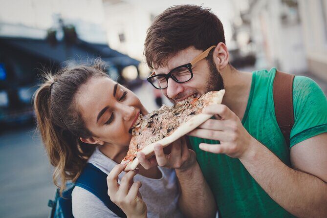Savannah’s Palate – Private Historic Food Tour - Stop 2: Johnson Square for casual bites and Southern specialties (40 minutes)